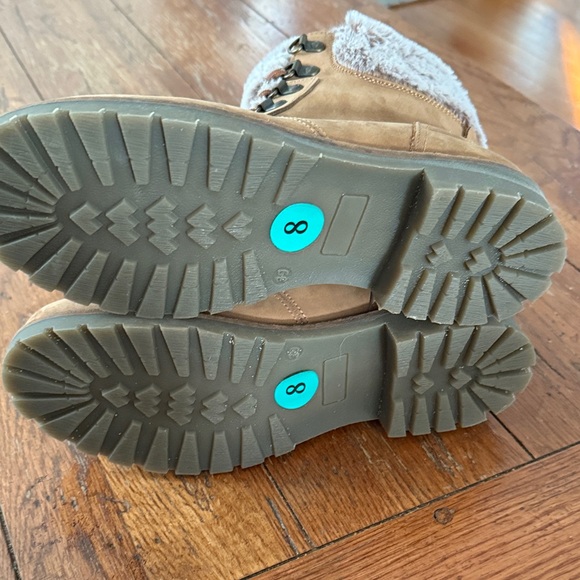 Cozy Tan Leather Fur-Lined Women's Boots - Picture 3 of 4